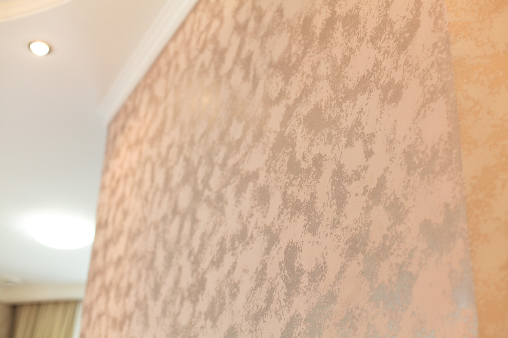 Коттедж: классический интерьер в бежевых  оттенках