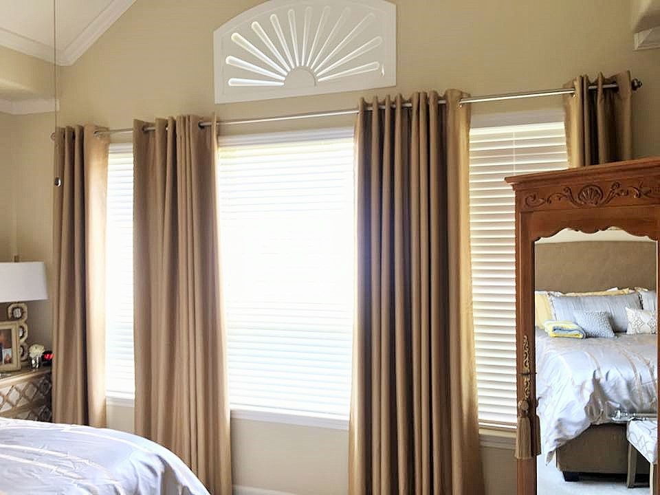 Home design - transitional home design idea in Houston