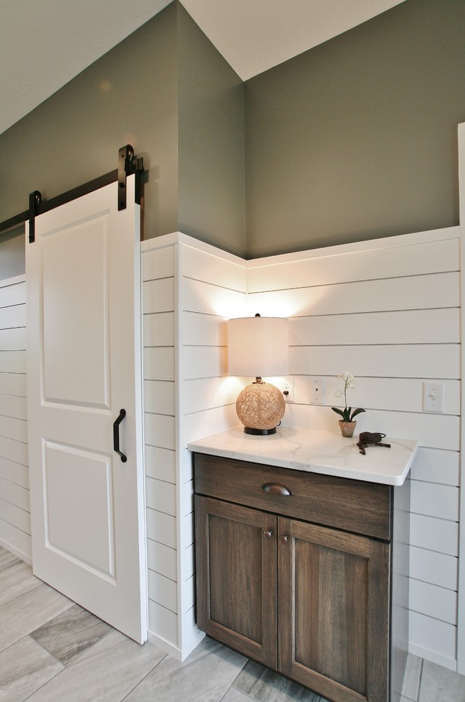 Home design - cottage home design idea in Chicago