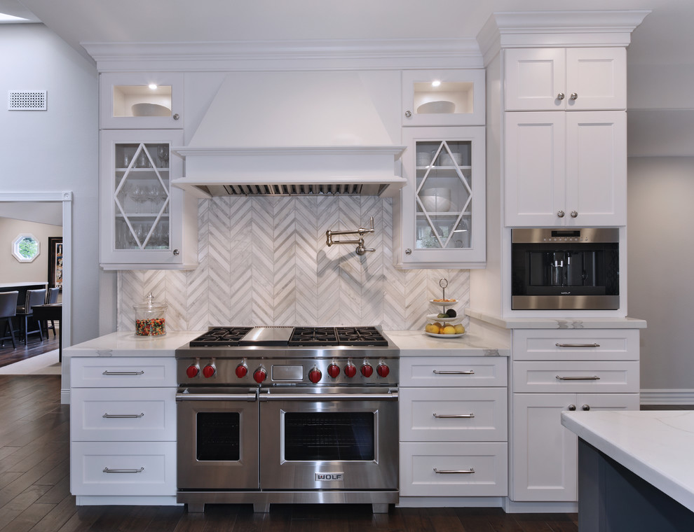 Kitchen - transitional kitchen idea in Orange County