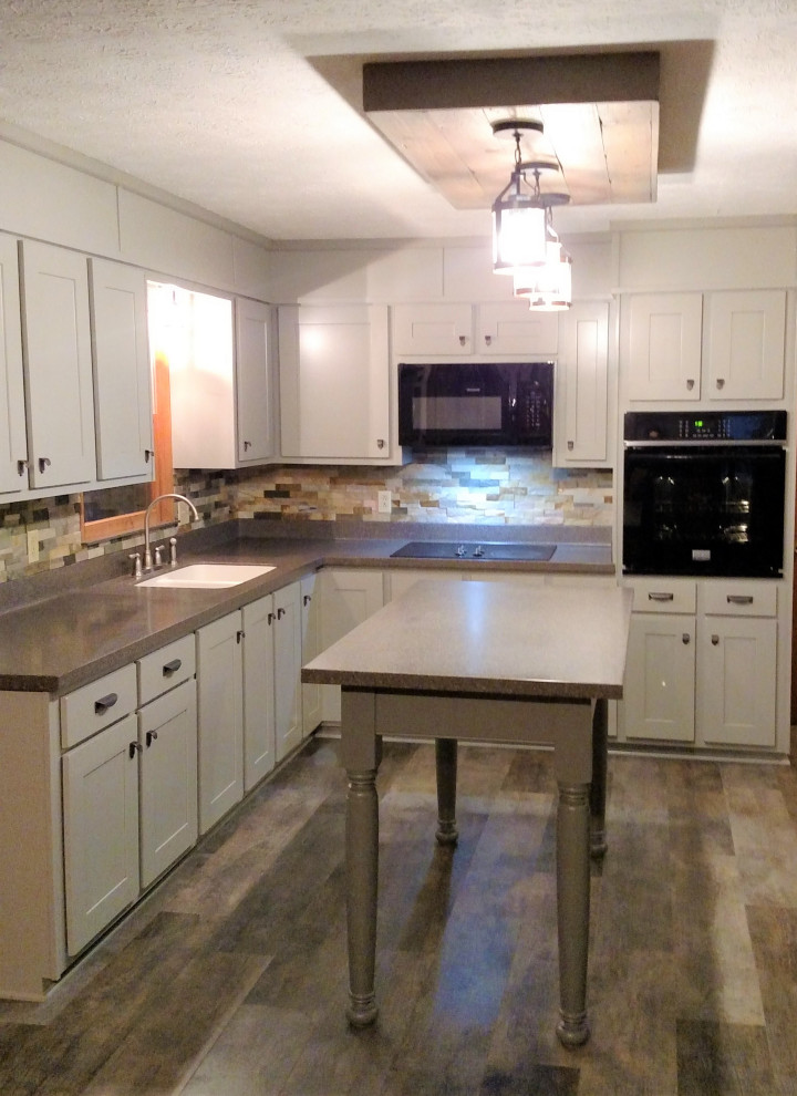 Kitchen - rustic kitchen idea in Atlanta