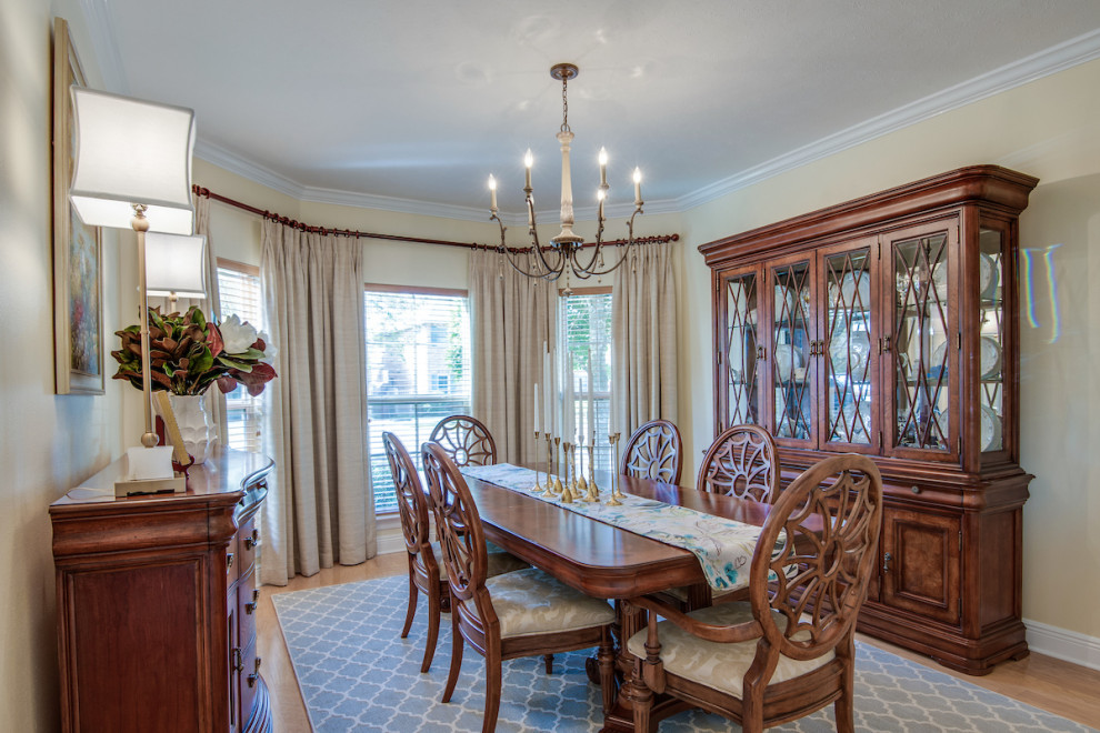 Dining room - transitional dining room idea in New Orleans