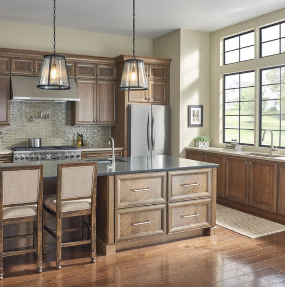 Transitional kitchen photo in Chicago