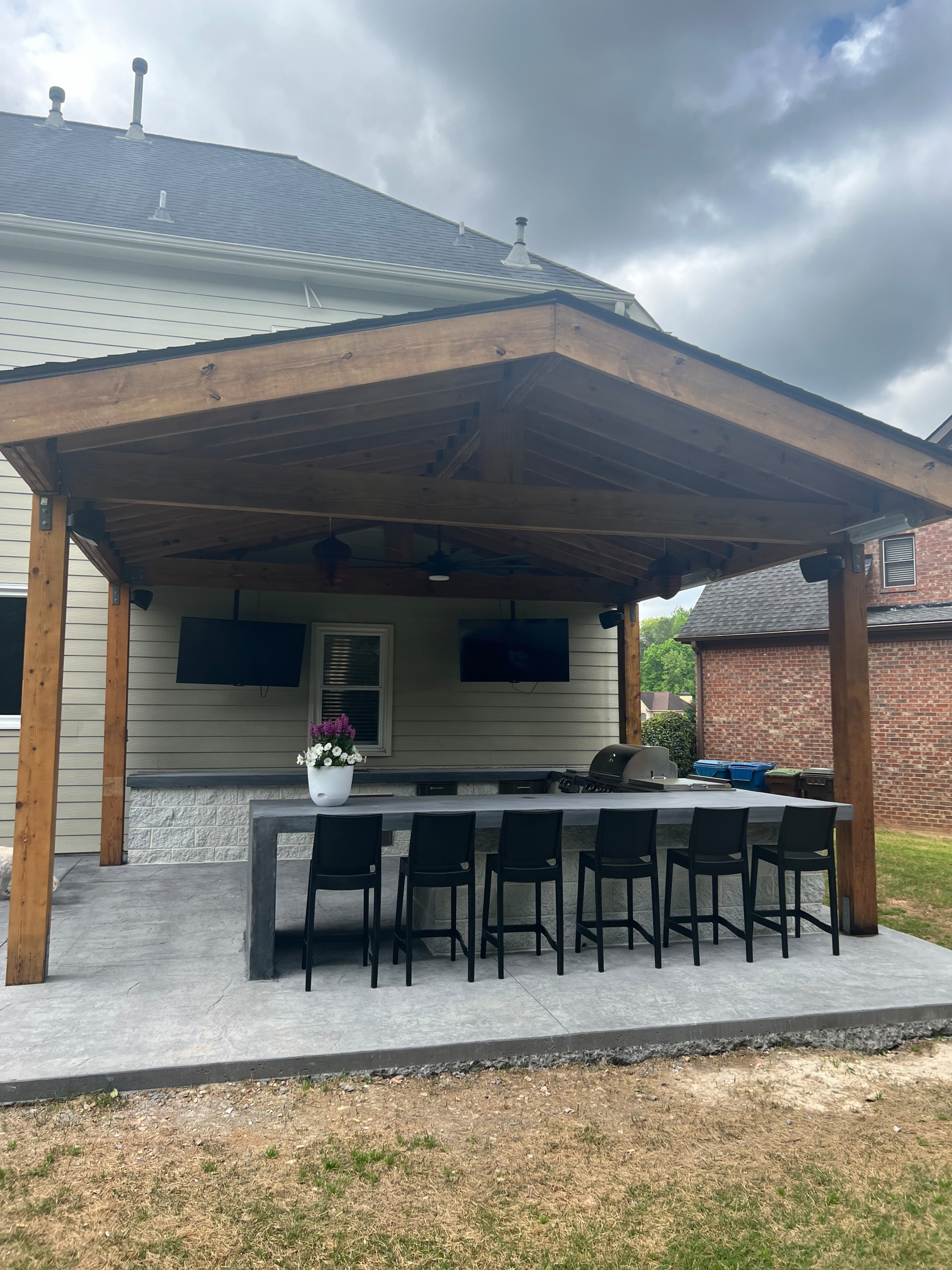 Outdoor Kitchen