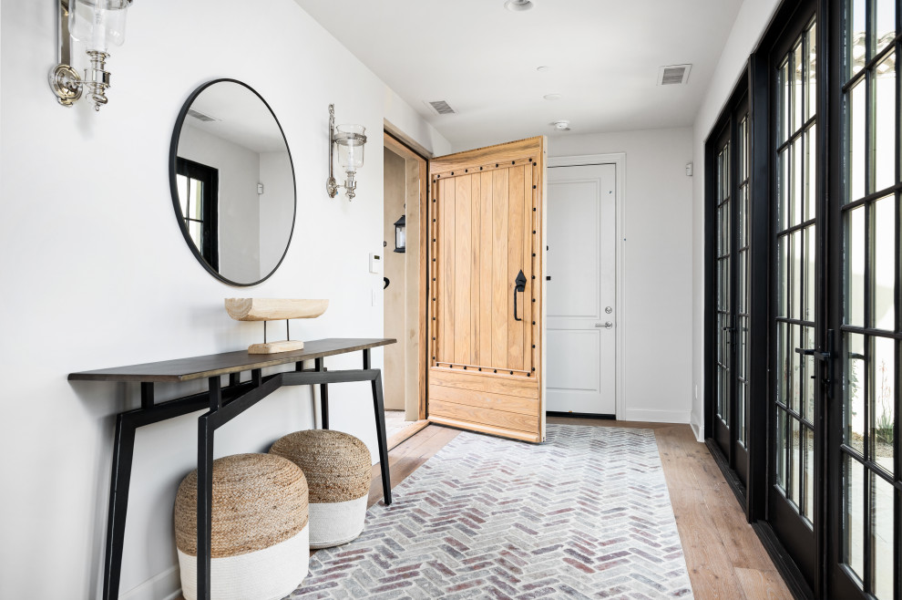 Transitional home design photo in Phoenix