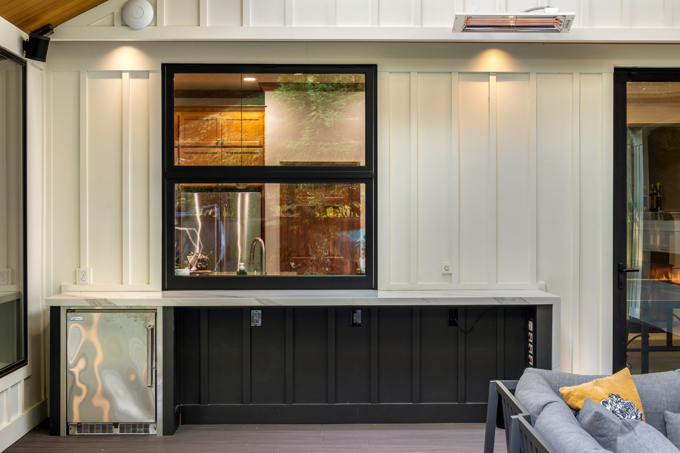Sammamish Contemporary Outdoor Living