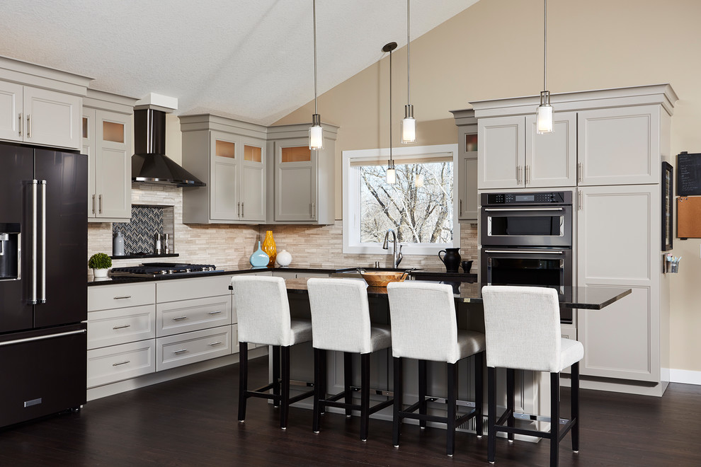Kitchen - transitional kitchen idea