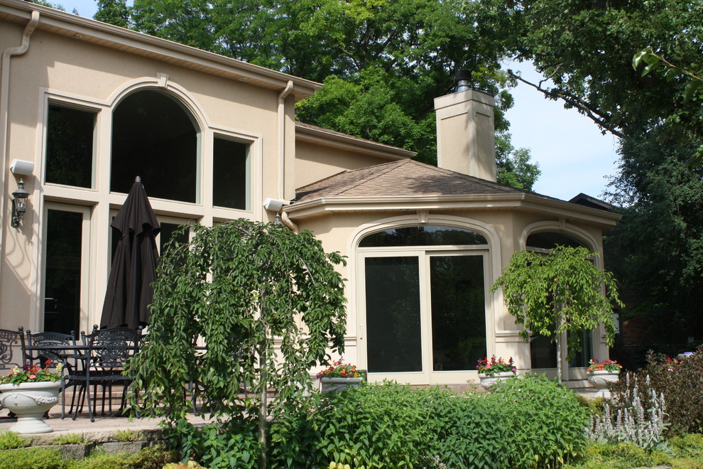 Inspiration for a transitional home design remodel in Chicago