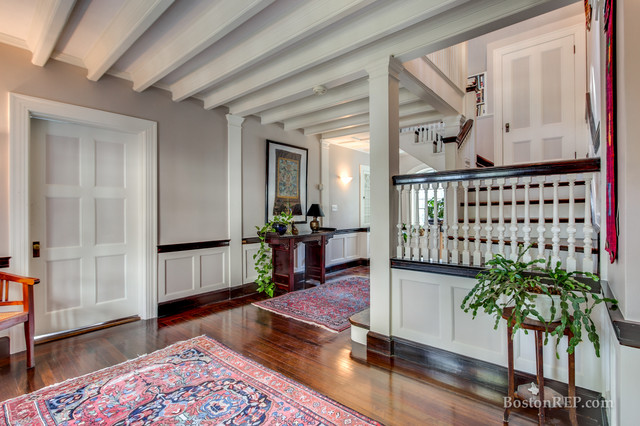 30 Everett Ave, Winchester MA - by Liz Darby klassisch-flur