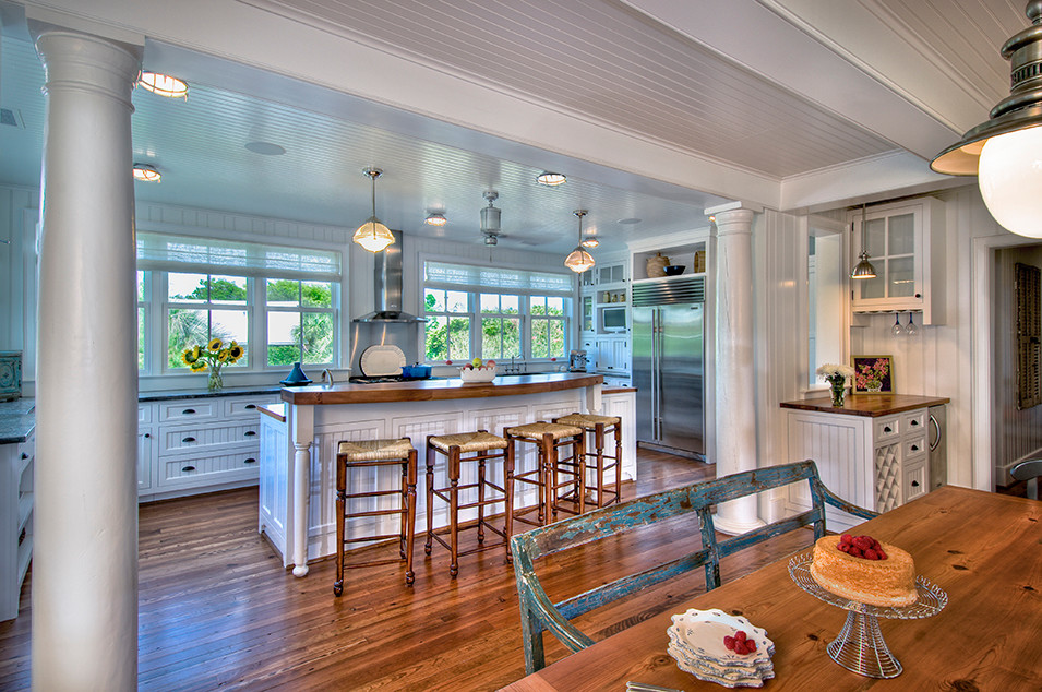 Design ideas for a beach style kitchen in Charleston.