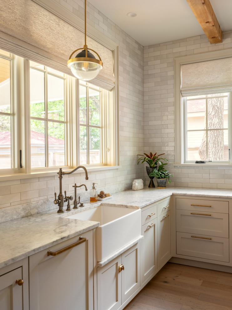 Inspiration for a farmhouse home design remodel in Austin