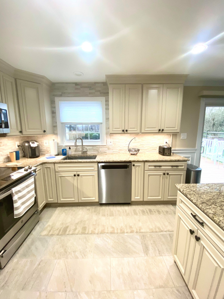Inspiration for a transitional home design remodel in Baltimore