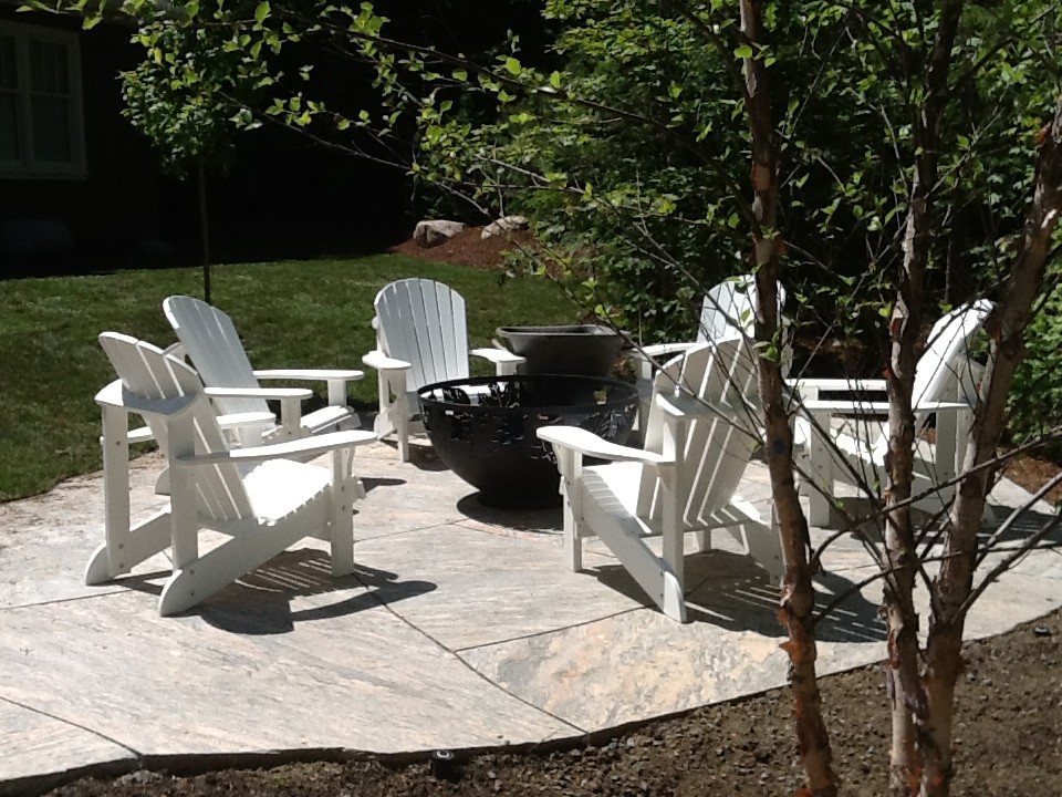 Design ideas for a garden in Toronto with a fire feature and natural stone pavers.