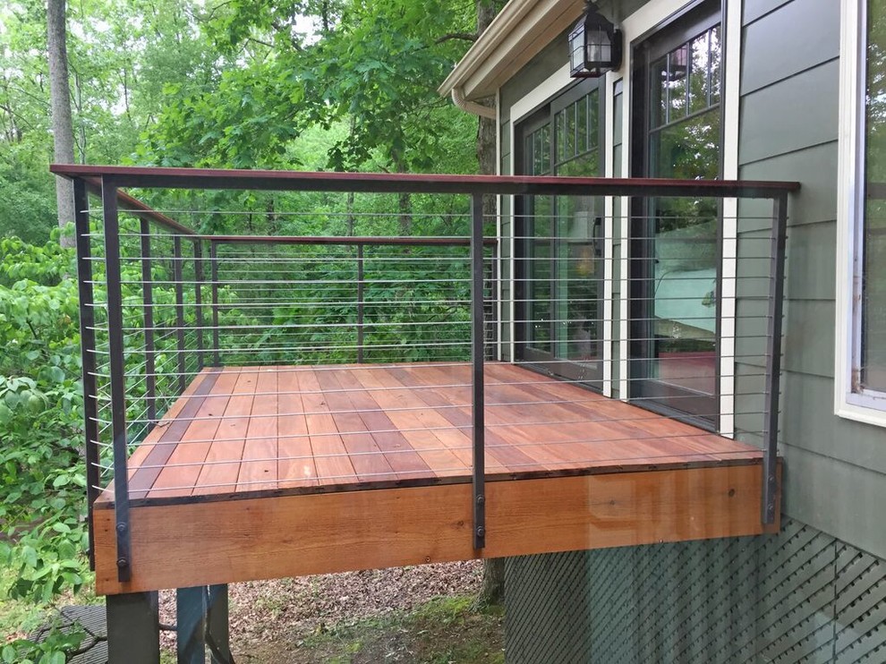Transitional deck photo in Seattle