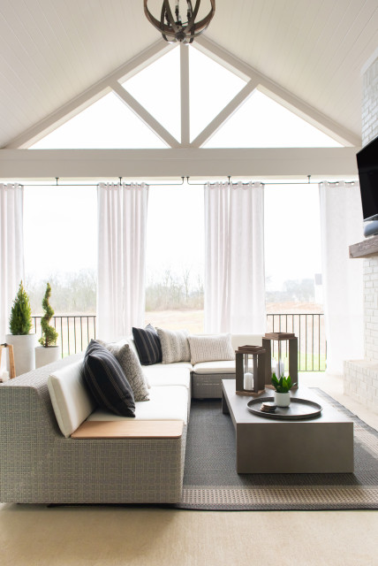 Elegant Haven clasico-renovado-porche