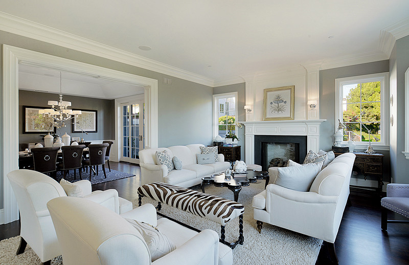 Inspiration for a transitional living room in Los Angeles.