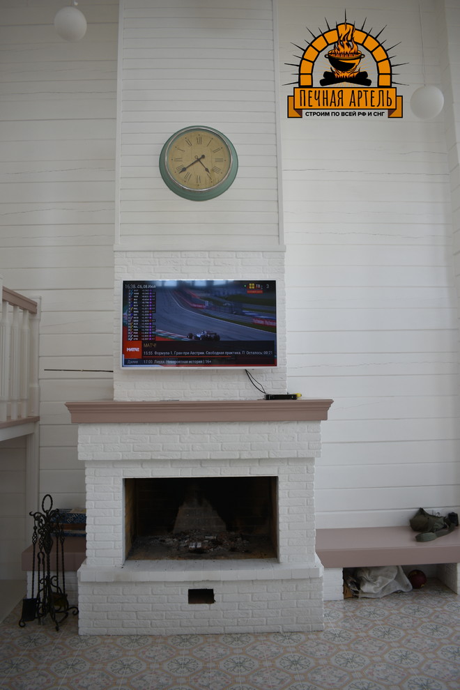 Классический камин с открытой топкой