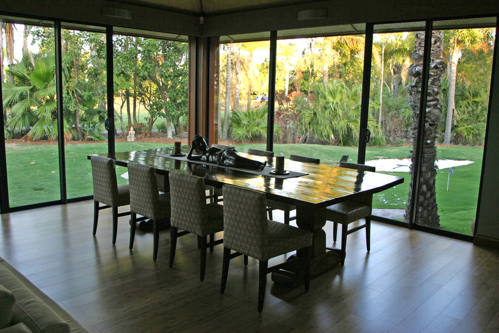 Design ideas for a tropical dining room in Gold Coast - Tweed.
