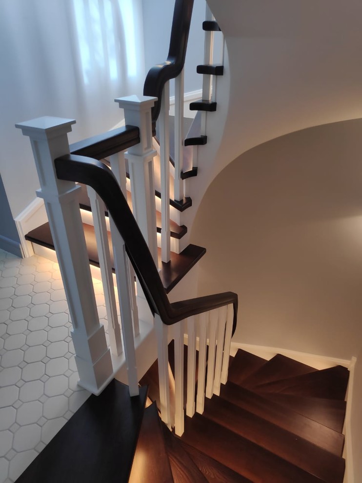 Классическая облицовка монолитной лестницы (2018)