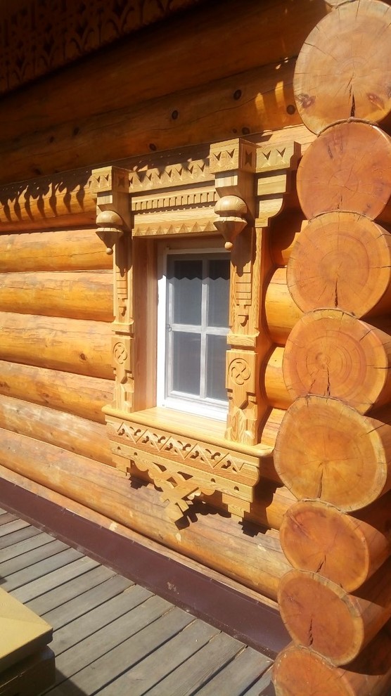 Русская усадьба. Родовое поместье. Резная обналичка оконных и дверных проемов