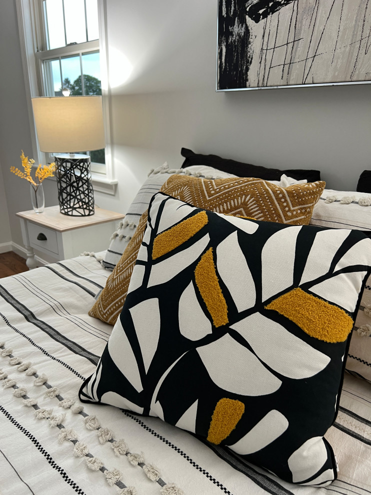 Example of a transitional home design design in Boston