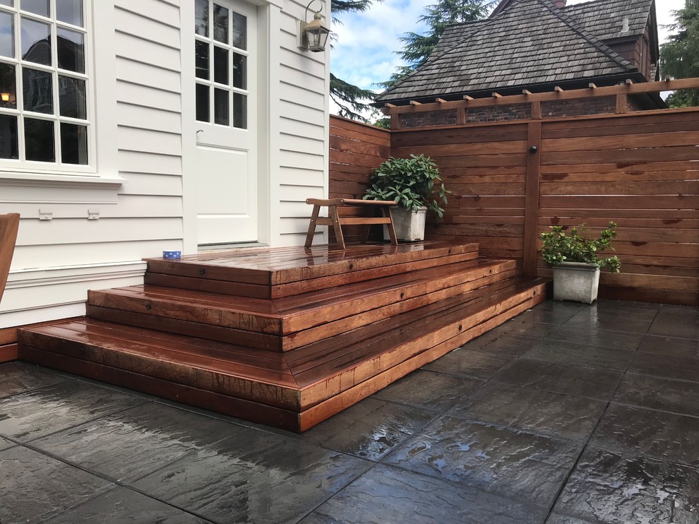 Inspiration for a traditional deck in Seattle.