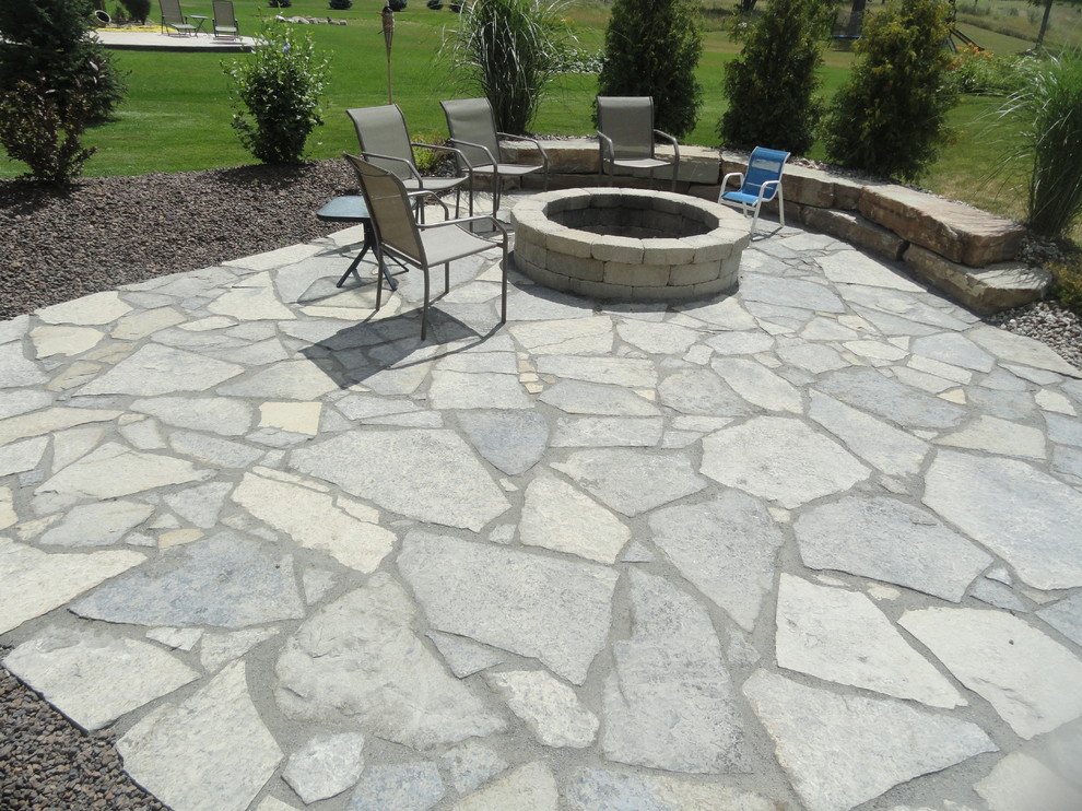 Design ideas for a mid-sized country side yard patio in Detroit with a container garden and natural stone pavers.