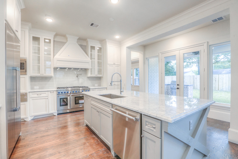 Example of a transitional kitchen design in Houston
