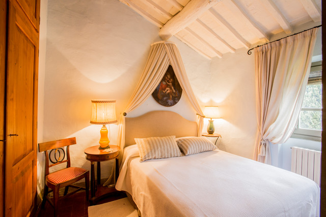 Casa Colonica in Toscana traditional-bedroom