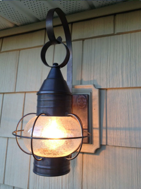 Sandwich Lantern traditional-exterior