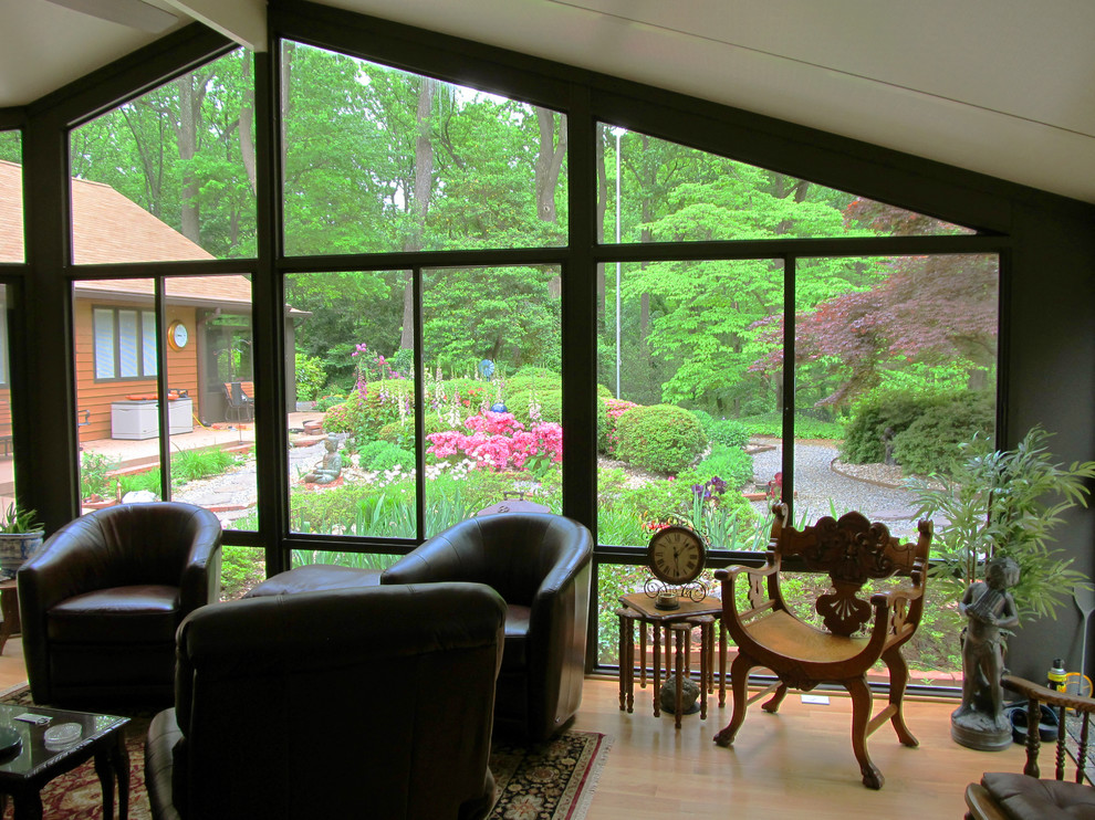 Photo of a mid-sized traditional sunroom in DC Metro with light hardwood floors, no fireplace and a standard ceiling.