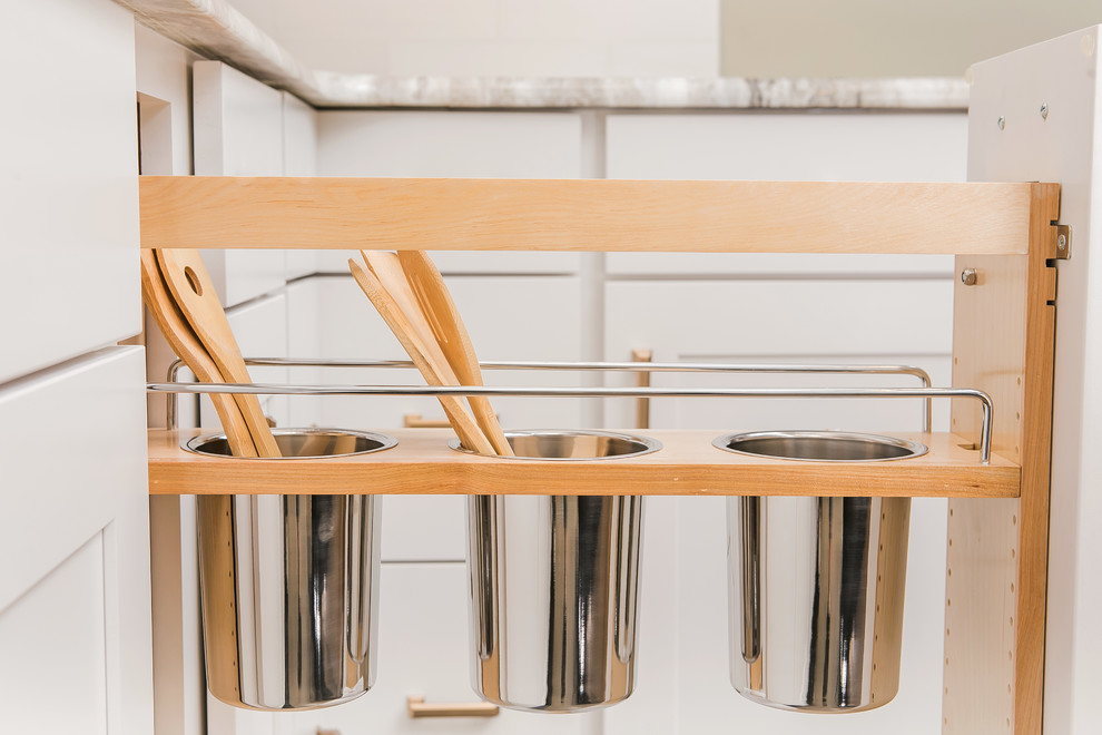 Kitchen - transitional kitchen idea
