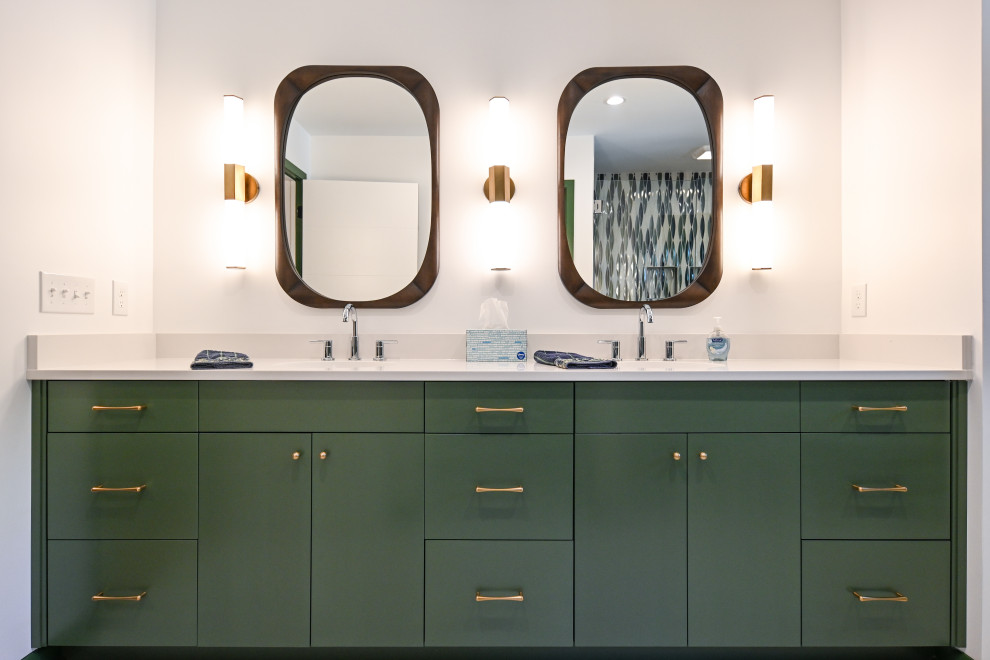 Immagine di una cucina minimalista con lavello sottopiano, paraspruzzi verde, paraspruzzi con piastrelle di vetro, elettrodomestici in acciaio inossidabile, pavimento con piastrelle in ceramica e pavimento beige