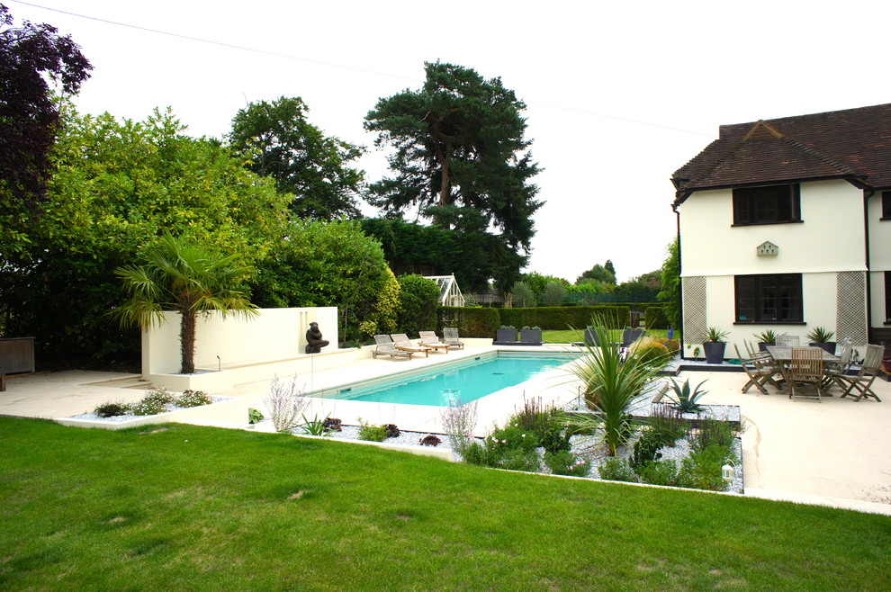 This is an example of a contemporary pool in Kent.
