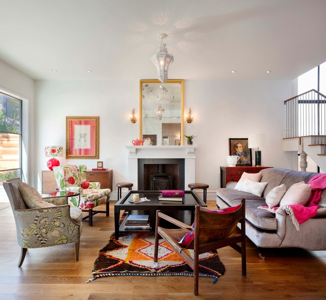 Transitional Living Room nyklassisk-dagligstue