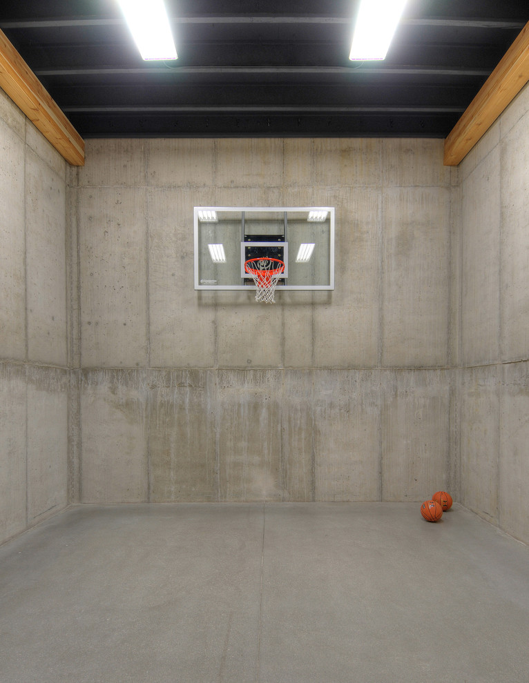 Inspiration for an industrial indoor sport court in Other with concrete floors.