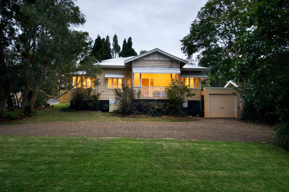 Design ideas for a contemporary exterior in Brisbane.