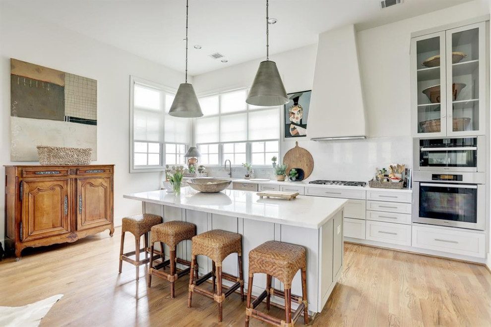 Photo of a country kitchen in Houston.