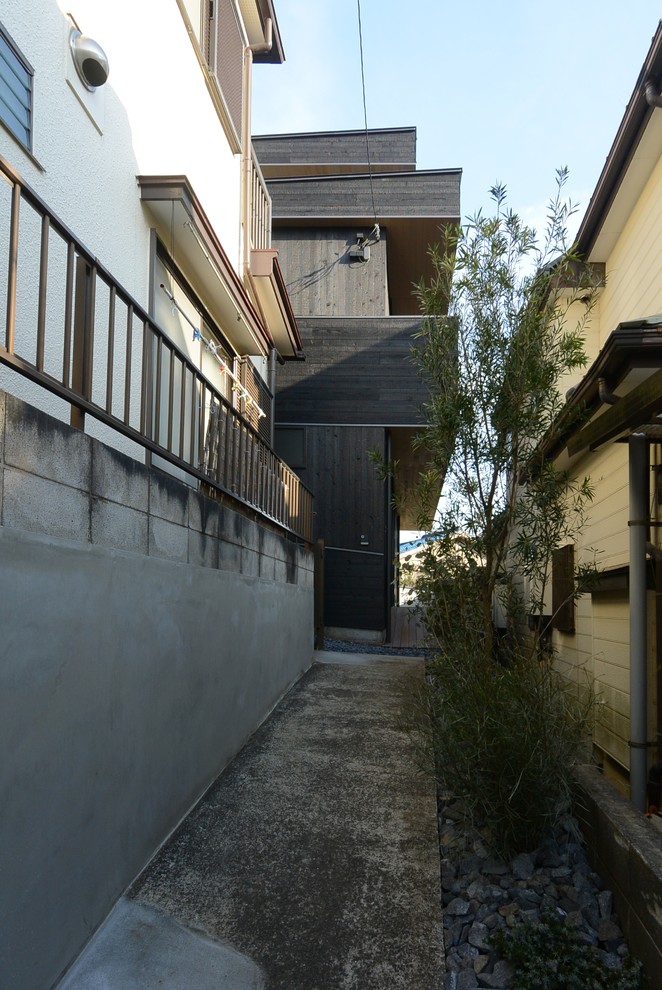 This is an example of a contemporary home design in Yokohama.