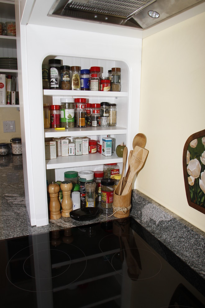 Home design - transitional home design idea in Boston
