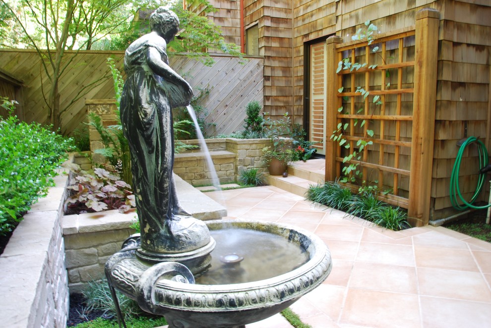 Inspiration for a traditional garden in San Francisco with a water feature.