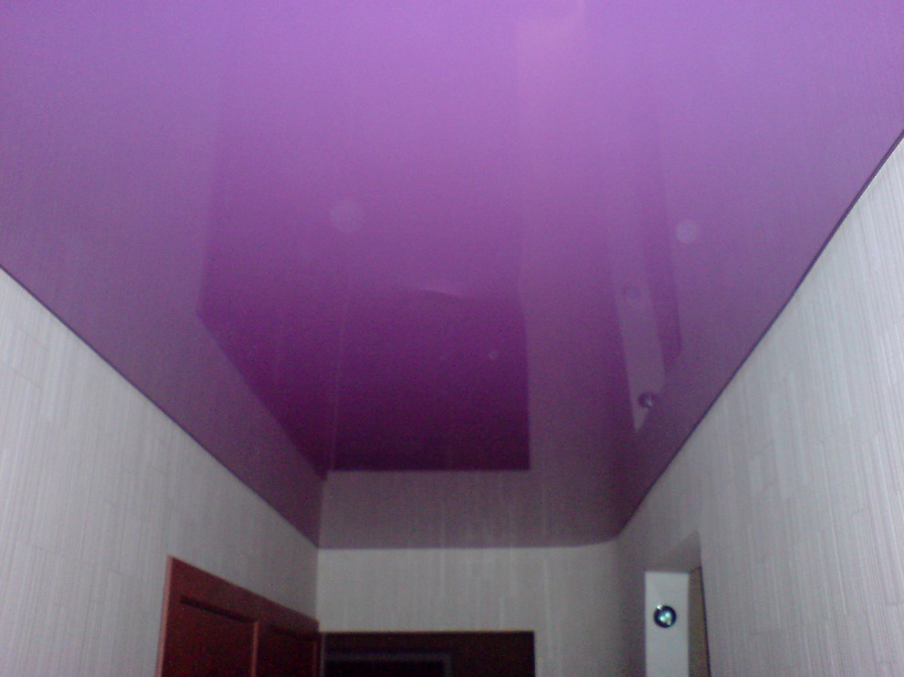 Глянцевый цветной натяжной потолок nsistem