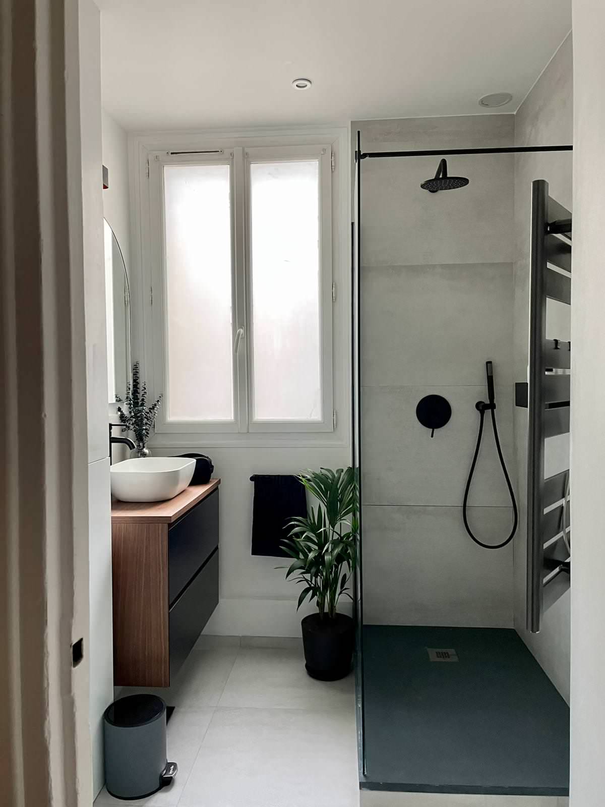 Salle de Bain Masculine au design Moderne et Epuré.