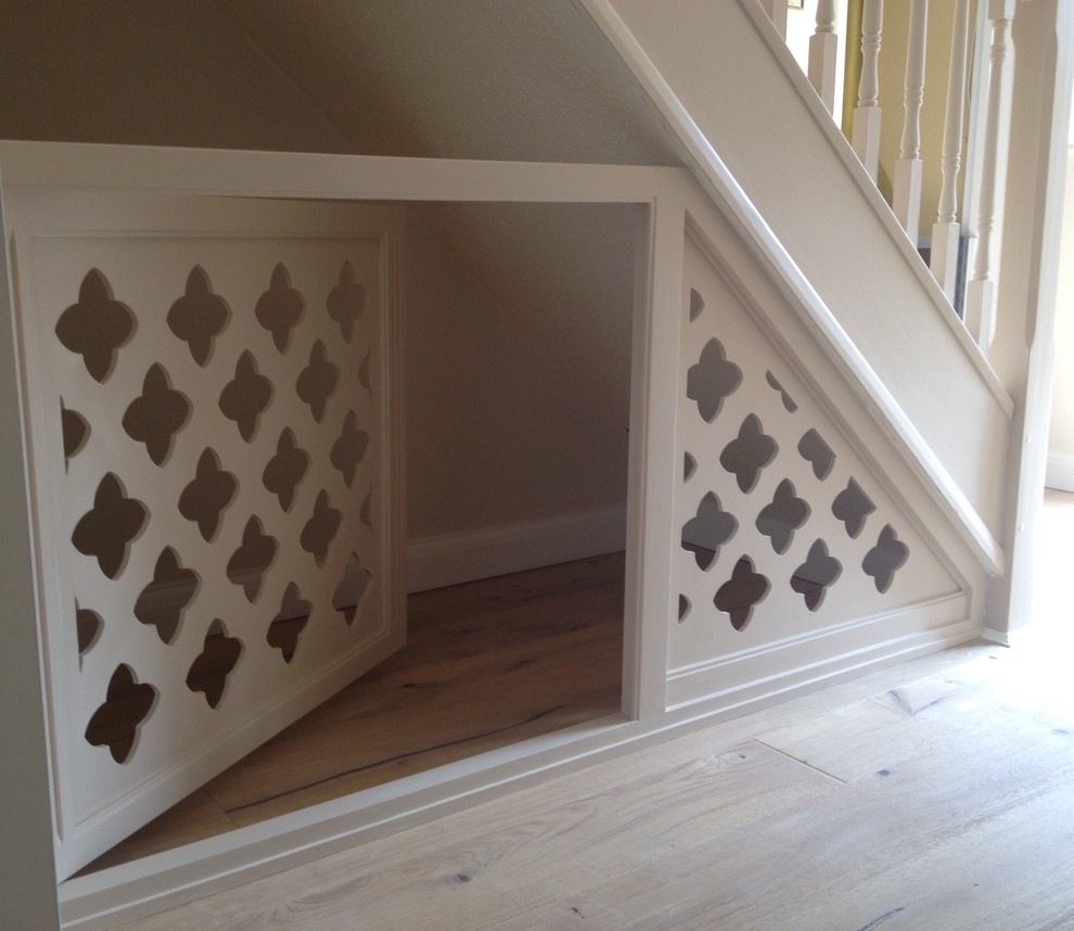 Design ideas for a mid-sized country wood straight staircase in Berkshire with wood risers.