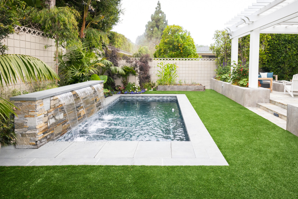 Example of a beach style pool design in Los Angeles