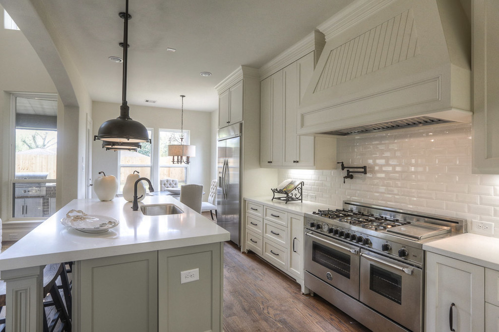 Example of a transitional kitchen design in Houston