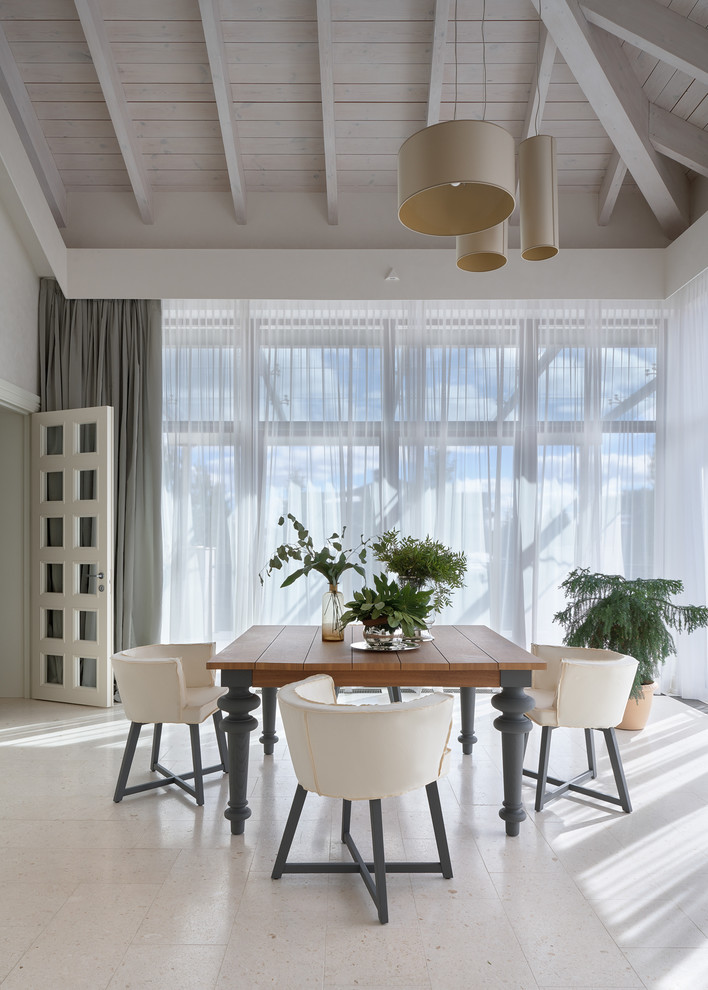 Большой загородный дом