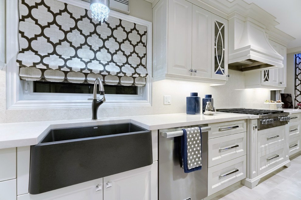 Kitchen - transitional kitchen idea in Toronto