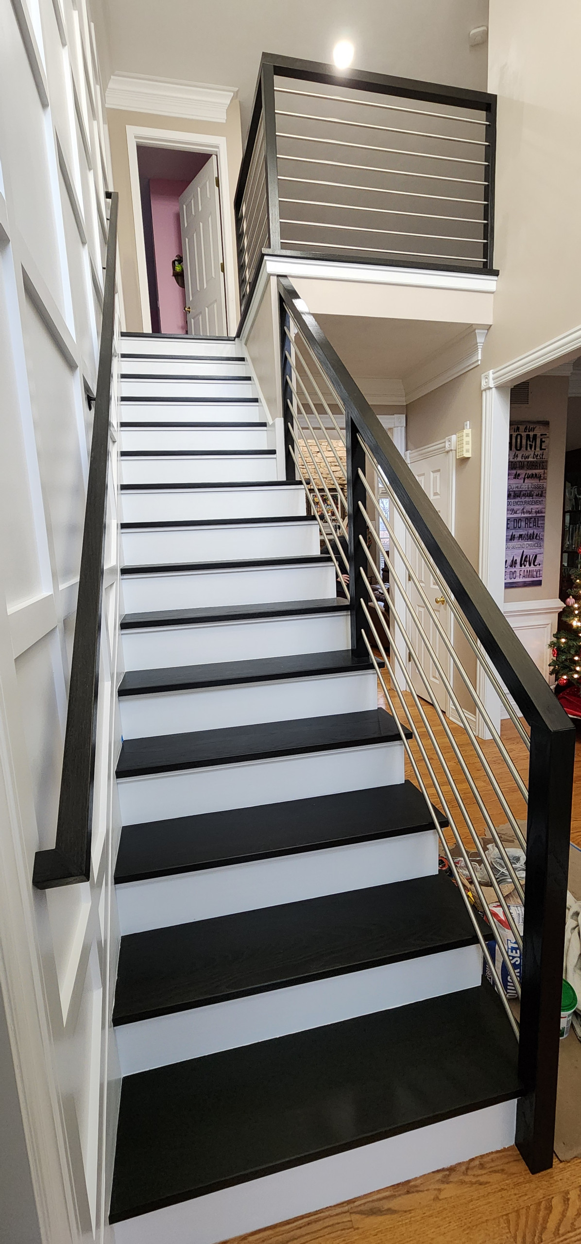 Ultra Modern Black and Stainless Steel Horizontal Bar Creation