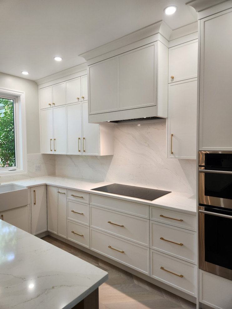 Transitional kitchen photo in Vancouver